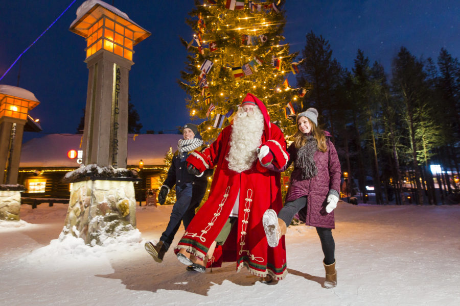 OntheArcticCirclelineinSantaClausVillageRovaniemi (4